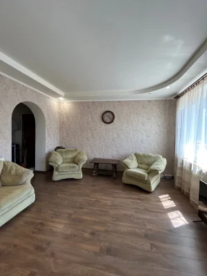 Продається 3-кімнатна квартира в центрі