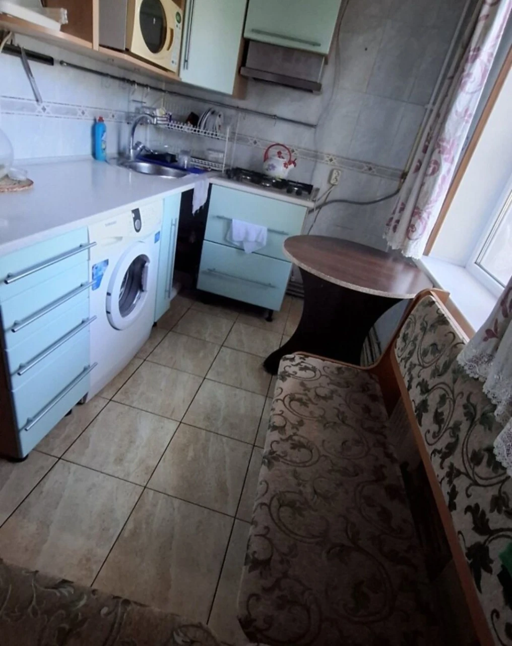 Продається двокімнатна квартира в центрі міста з газовим опаленням. 1/5 поверху