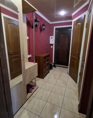 Продається двокімнатна квартира в центрі міста з газовим опаленням. 1/5 поверху