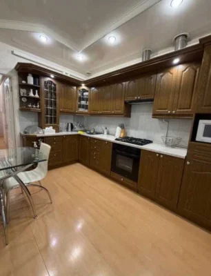 For Sale 2-room apartment Stalin-style in the center of T. Шевchenko. Area 7