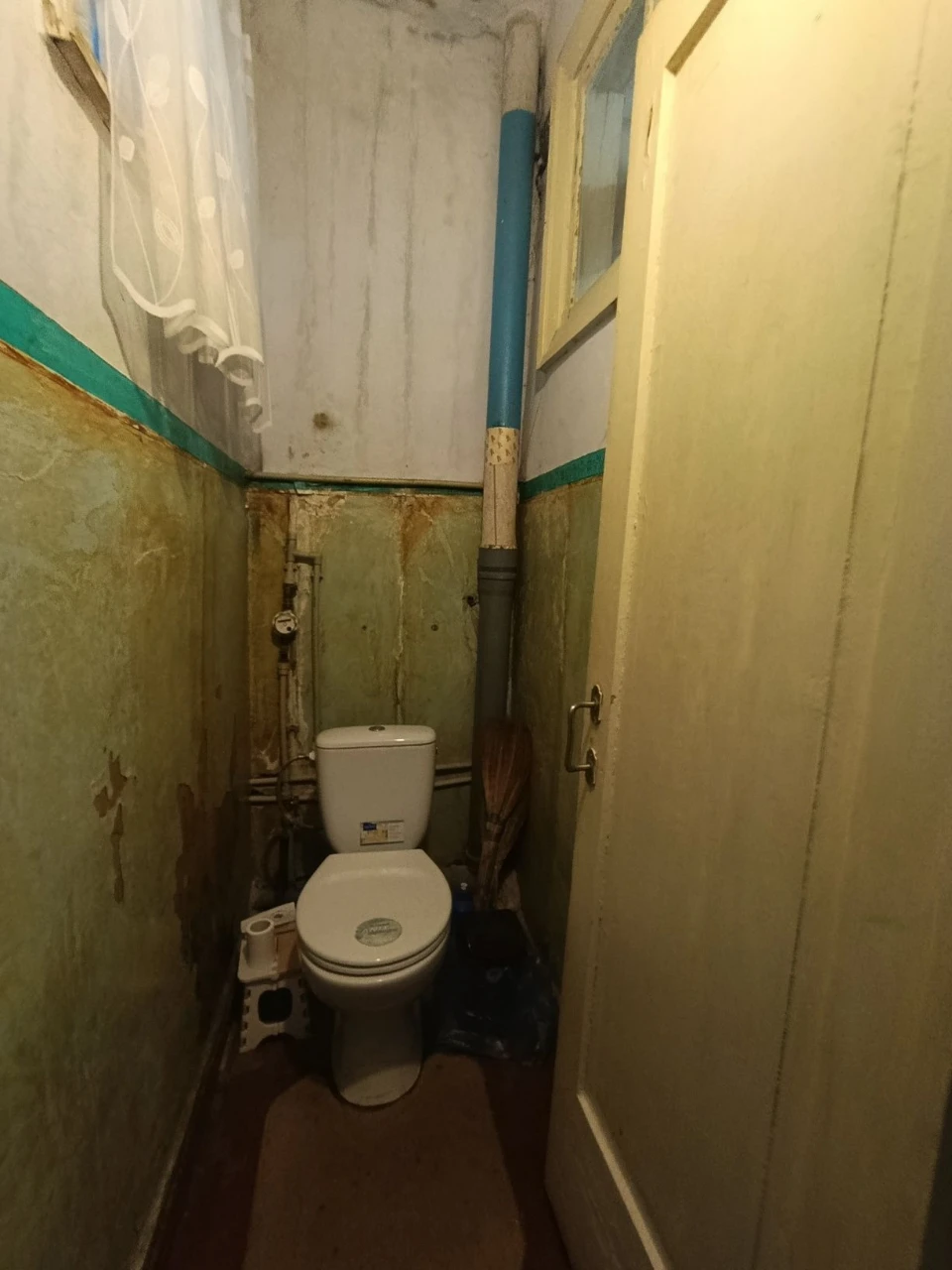 For Sale: 2-room apartment on the right bank