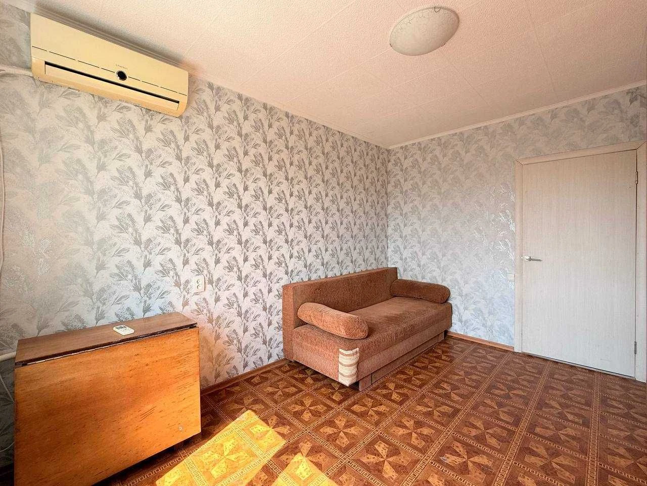 Sale of a 2-room apartment, furniture and appliances, Left Bank, Bud Avenue