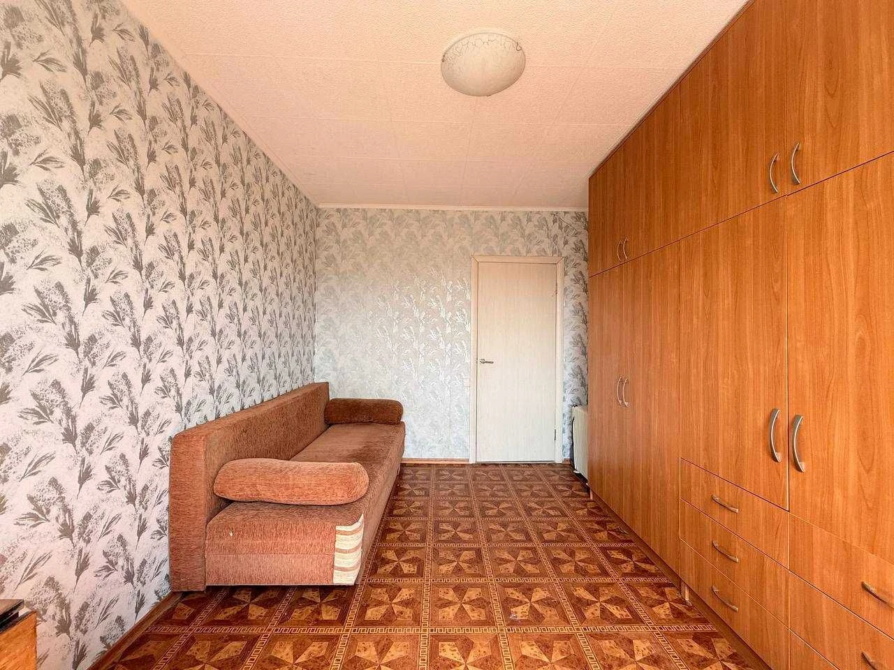Sale of a 2-room apartment, furniture and appliances, Left Bank, Bud Avenue