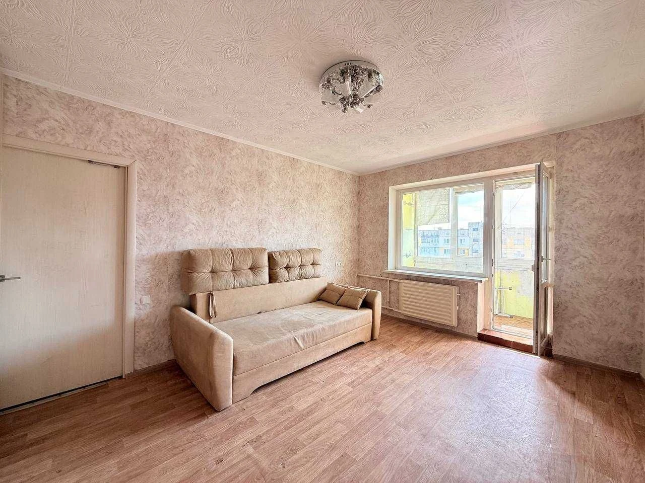 Sale of a 2-room apartment, furniture and appliances, Left Bank, Bud Avenue