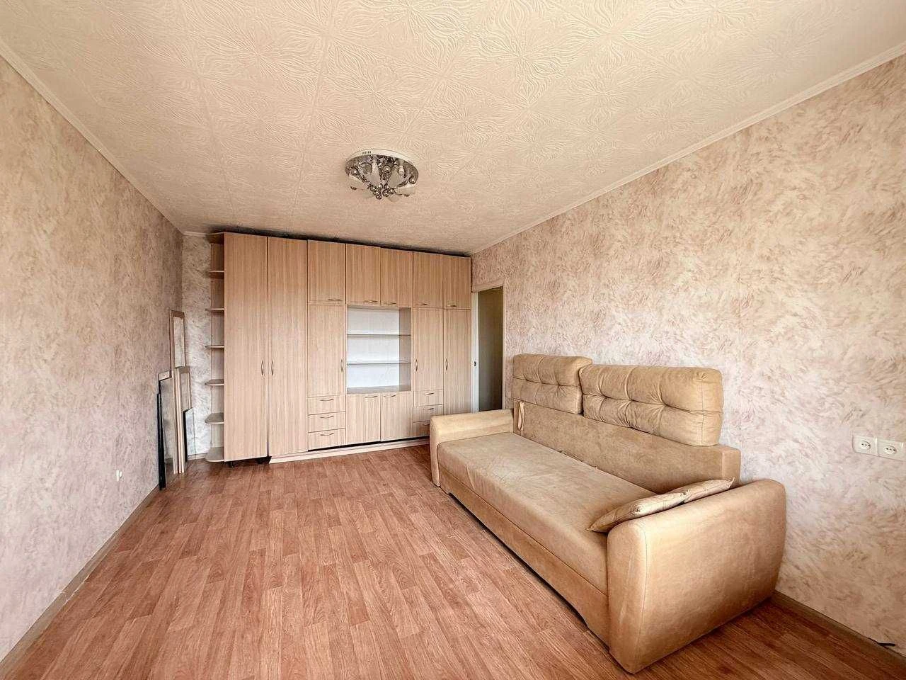 Sale of a 2-room apartment, furniture and appliances, Left Bank, Bud Avenue