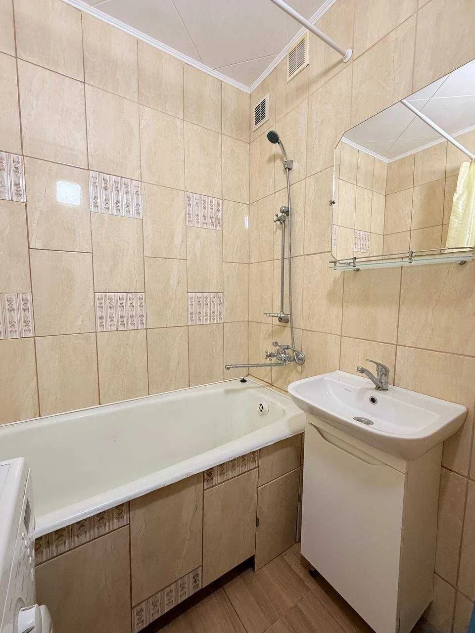Sale of a 2-room apartment, furniture and appliances, Left Bank, Bud Avenue