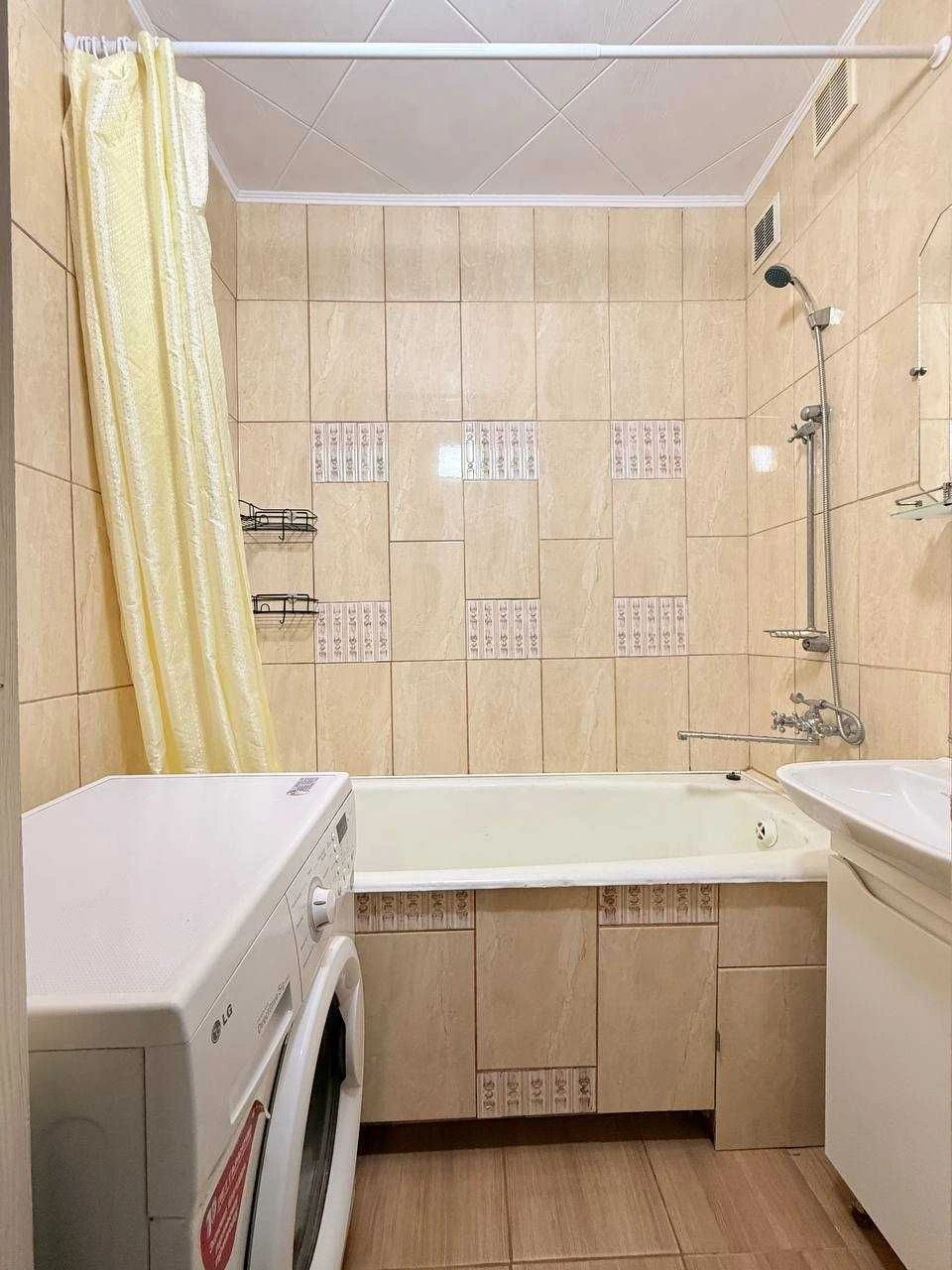 Sale of a 2-room apartment, furniture and appliances, Left Bank, Bud Avenue