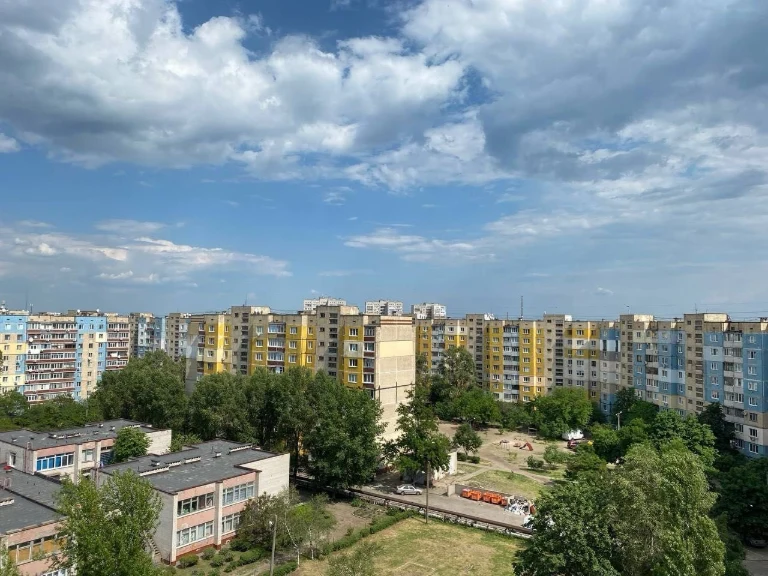 For Sale: Spacious 2-bedroom apartment, 87 sq m in the heart of Left Bank