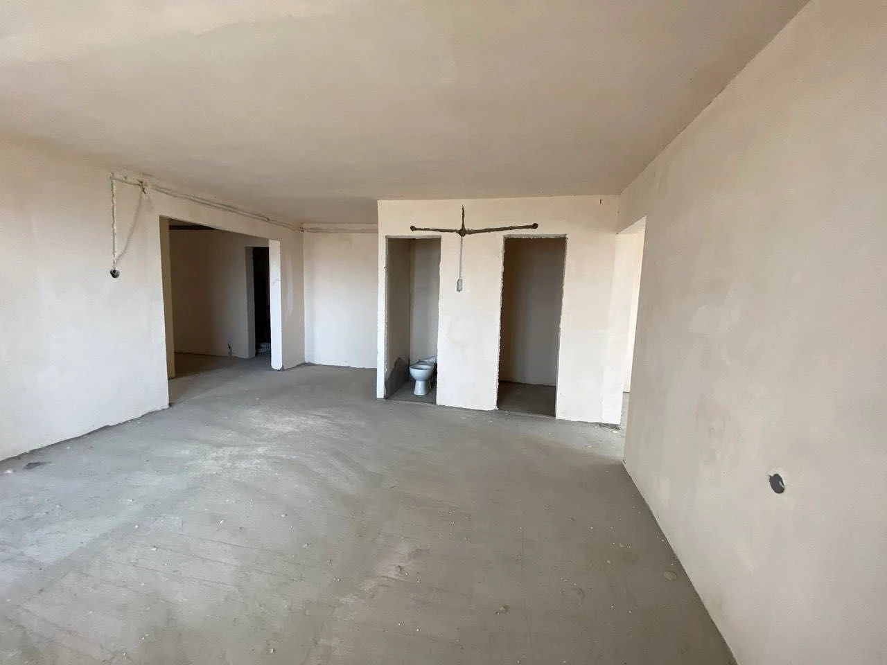 Продам простору 2-кімнатну квартиру 87 м² у центрі Лівого бе
