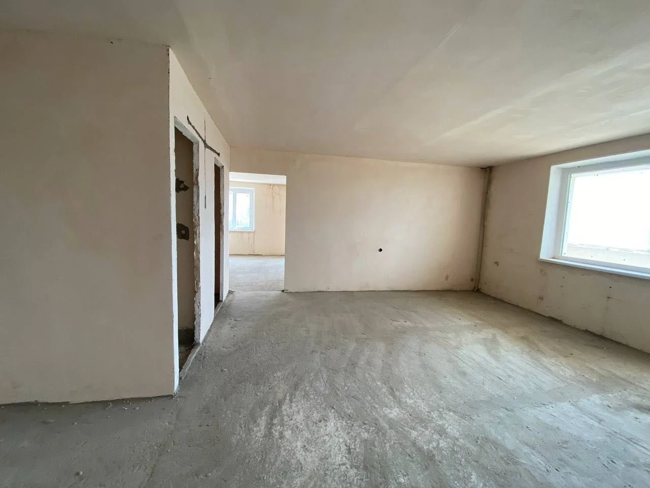 Продам простору 2-кімнатну квартиру 87 м² у центрі Лівого бе