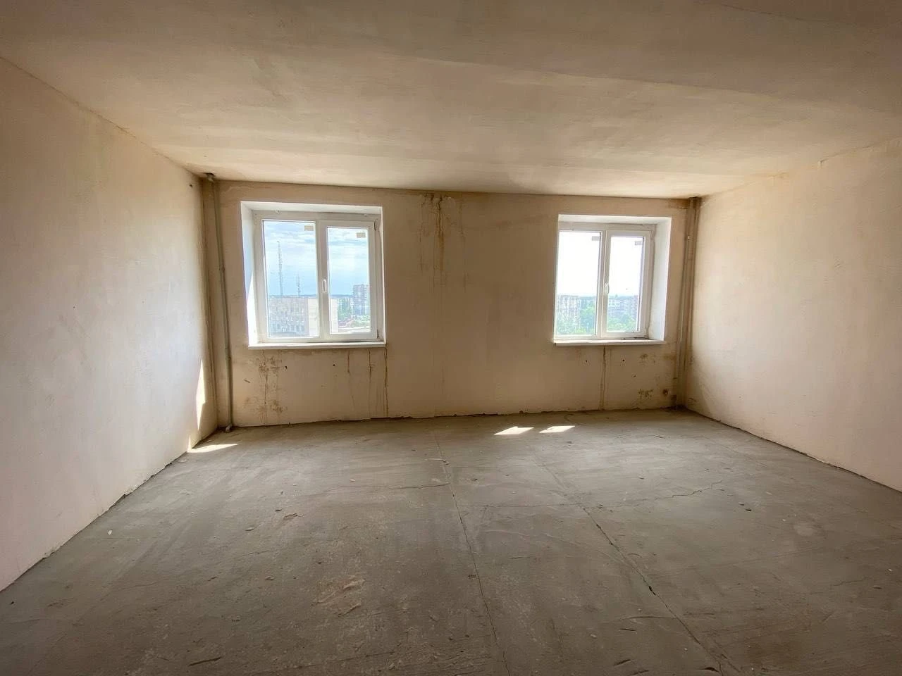 Продам простору 2-кімнатну квартиру 87 м² у центрі Лівого бе