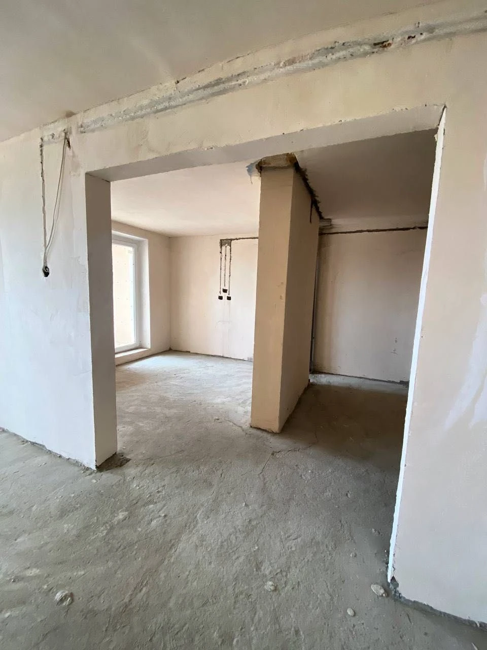 Продам простору 2-кімнатну квартиру 87 м² у центрі Лівого бе