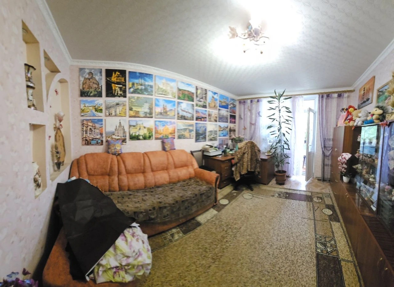 For sale 4-room apartment in Sosgorod, mar