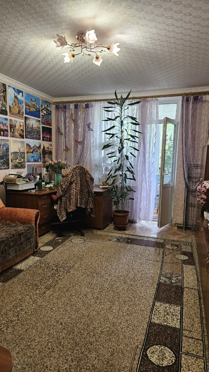 For sale 4-room apartment in Sosgorod, mar