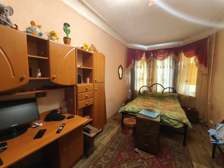 Продам 3-х комнатную на правом берегу