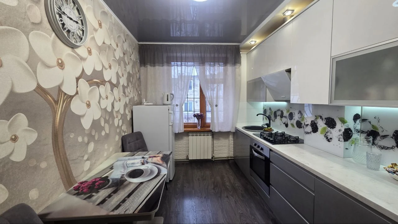 Продається чудова 3-кімнатна квартира в центрі міста