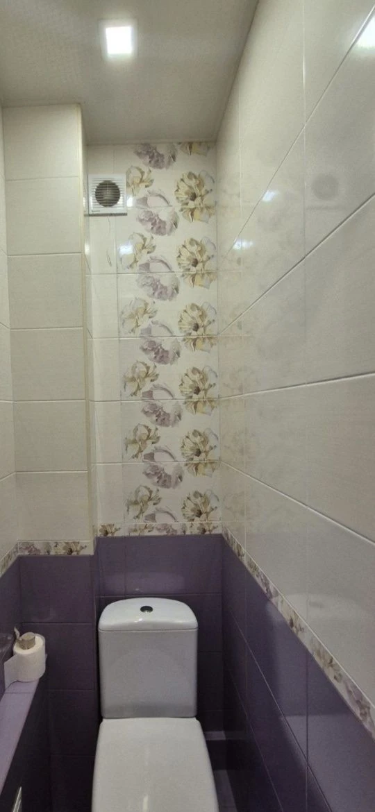 For sale 5-room apartment, with central heating, left bank.
