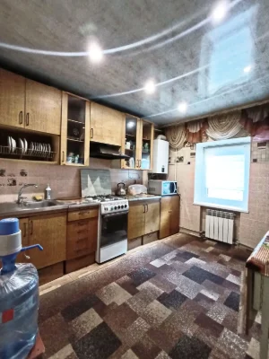 Продается 2-комнатная квартира с отдельной кухней и газовым котлом