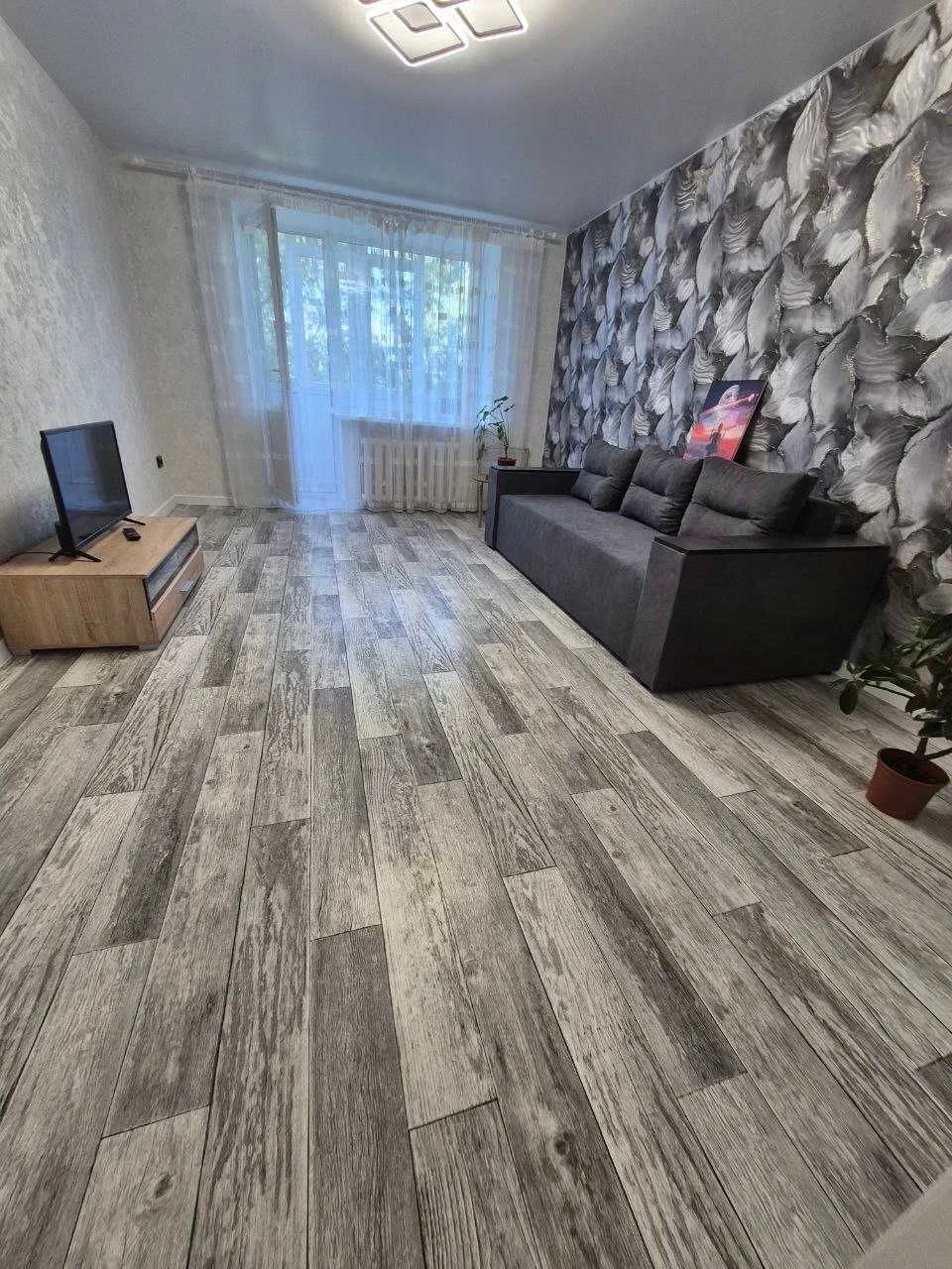 Renovated + perfect layout! 2-bedroom apartment in Dneprostroye