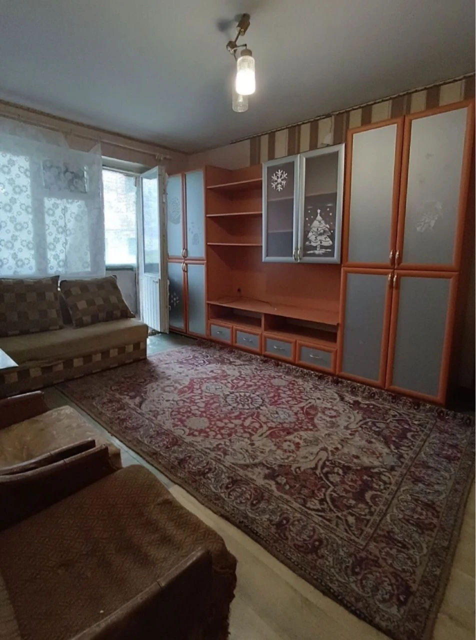 Продается  2-комнатная квартира  на Левом берегу 1-й мкрн.