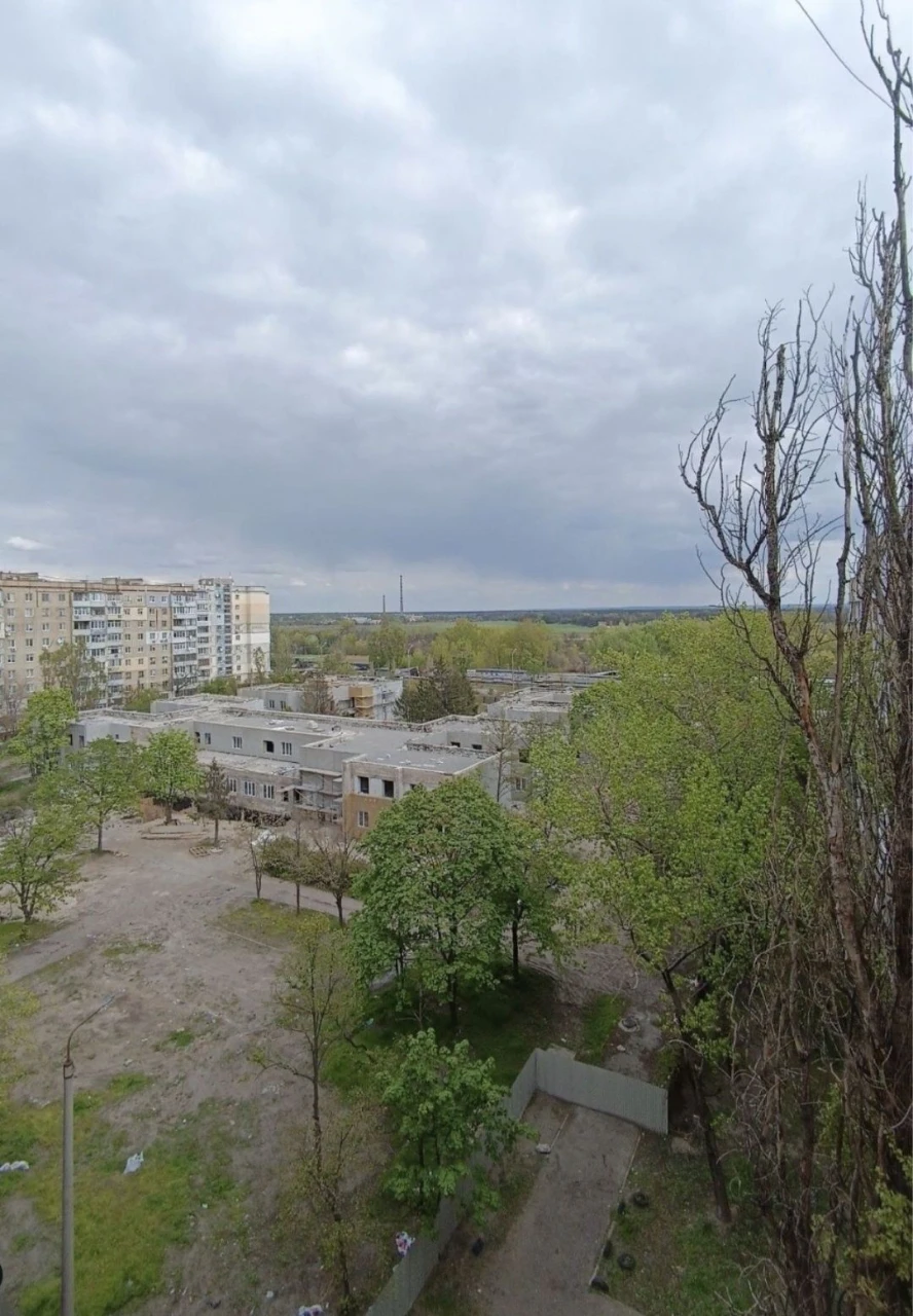 Продается  2-комнатная квартира  на Левом берегу 1-й мкрн.
