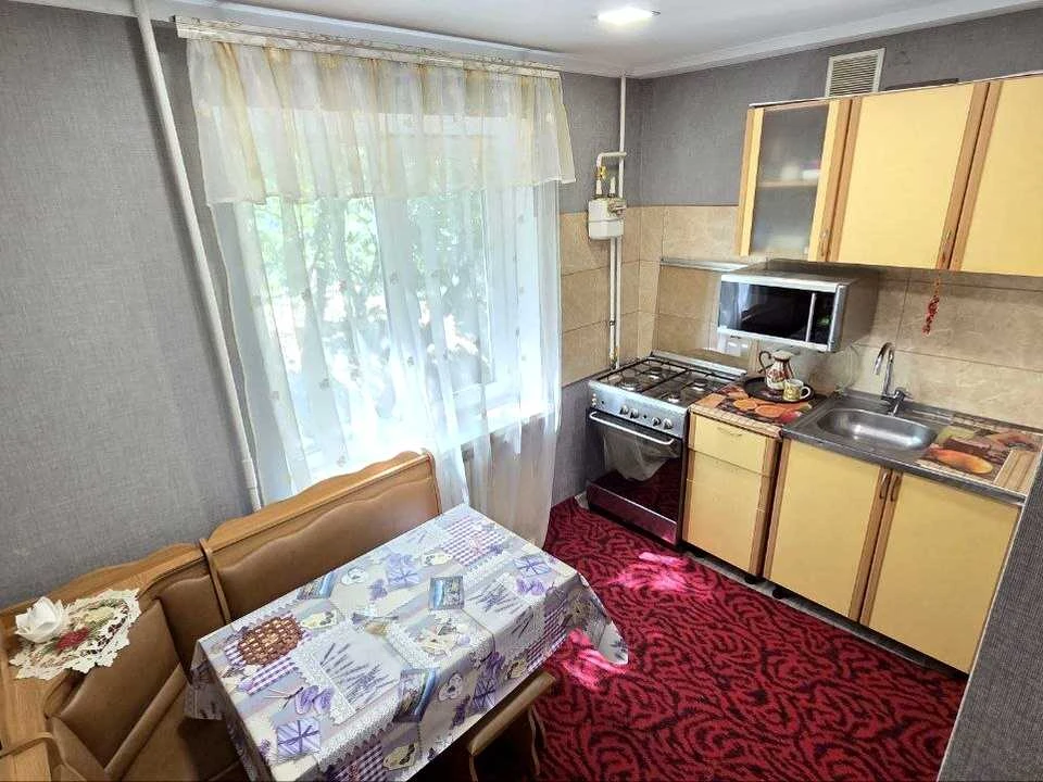 Квартира. Кам'янське, Кам'янське (Дніпродзержинськ), Євгена