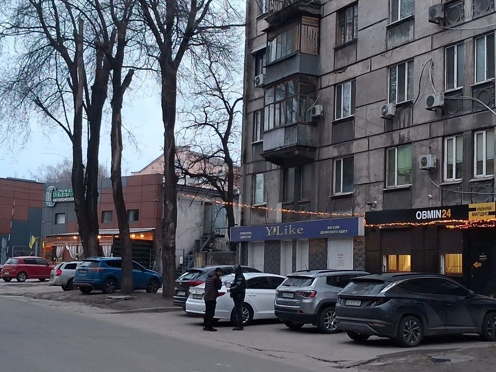 For Sale: 2-room Stalin-era apartment, separate rooms, address: Sachko Street/Center