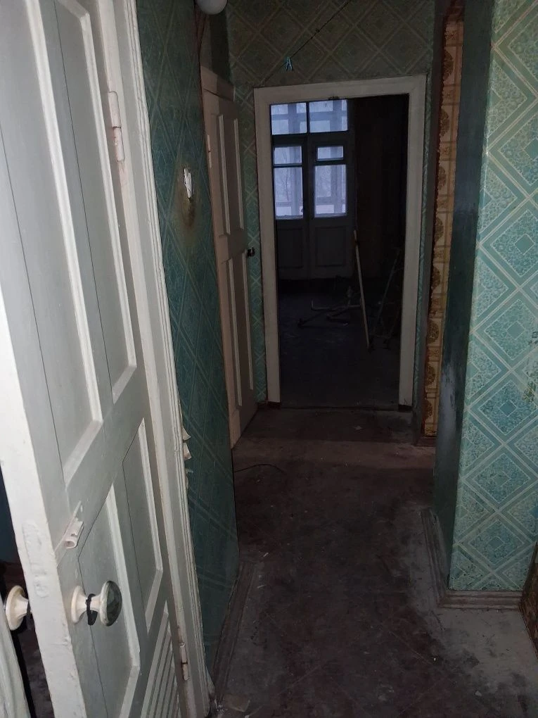 For Sale: 2-room Stalin-era apartment, separate rooms, address: Sachko Street/Center