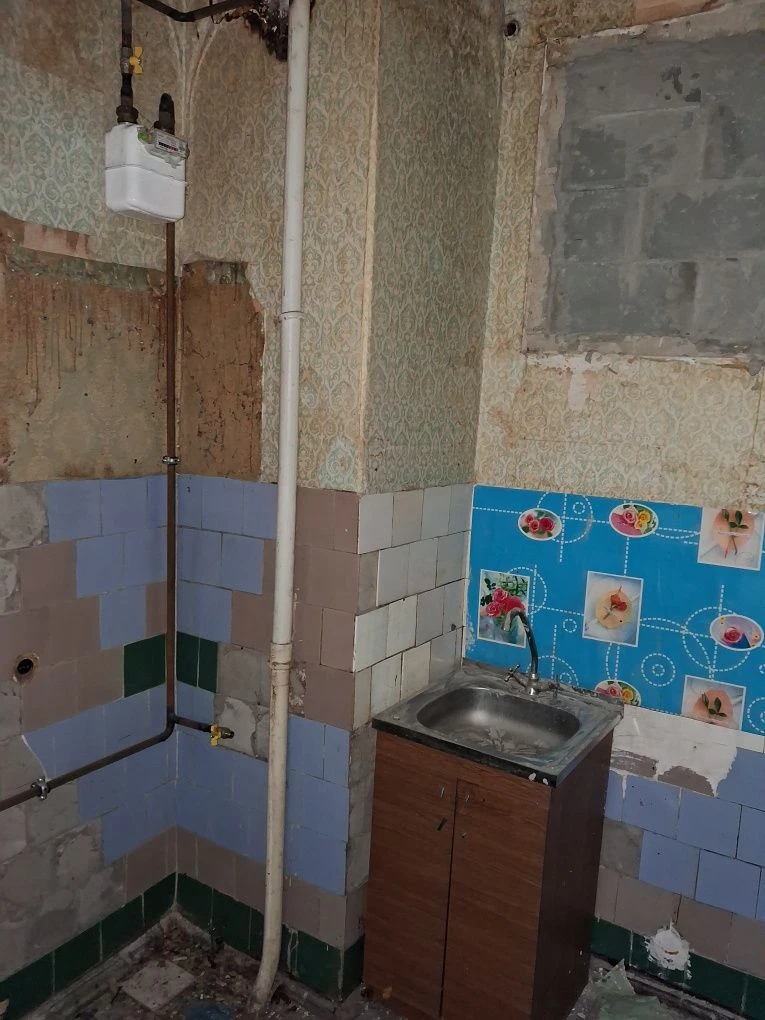 For Sale: 2-room Stalin-era apartment, separate rooms, address: Sachko Street/Center