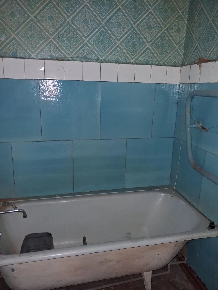 For Sale: 2-room Stalin-era apartment, separate rooms, address: Sachko Street/Center