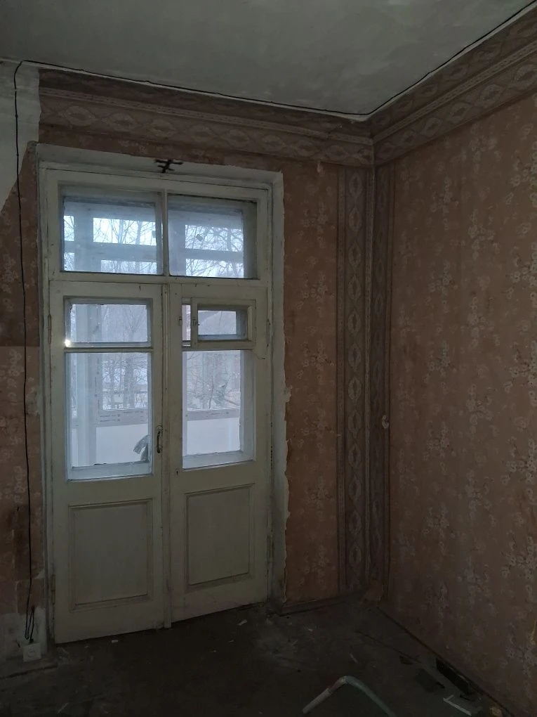 For Sale: 2-room Stalin-era apartment, separate rooms, address: Sachko Street/Center