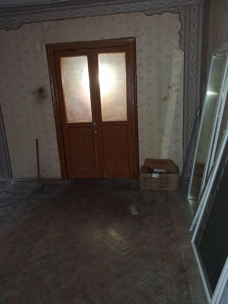 For Sale: 2-room Stalin-era apartment, separate rooms, address: Sachko Street/Center