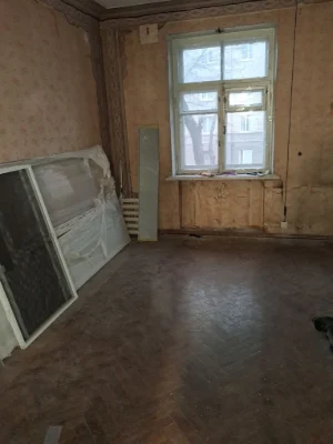 For Sale: 2-room Stalin-era apartment, separate rooms, address: Sachko Street/Center