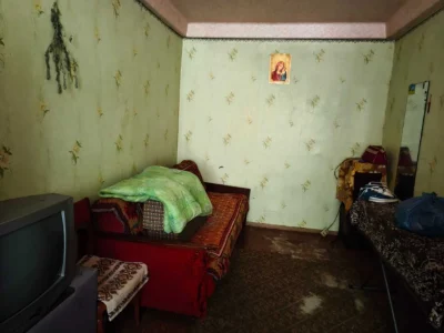 Продається трикімнатна квартира на правому березі
