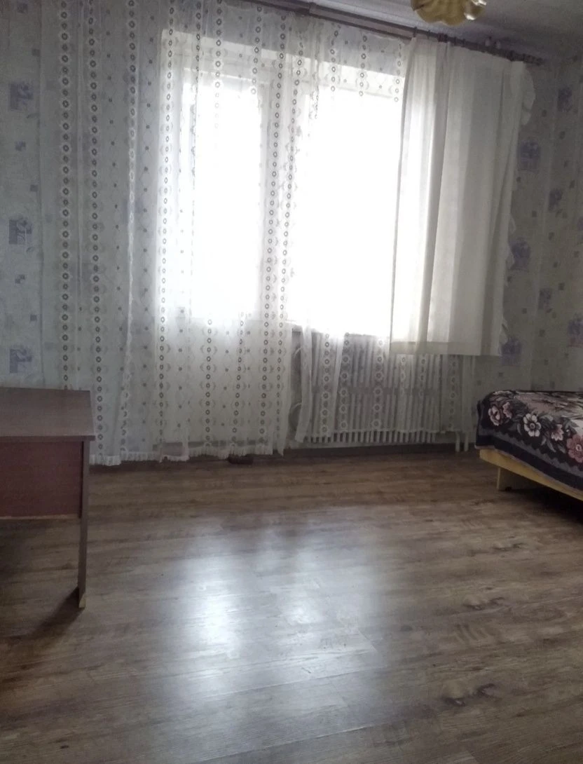 Sale. Three-room apartment. Left Bank