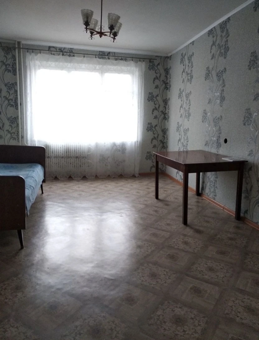Sale. Three-room apartment. Left Bank