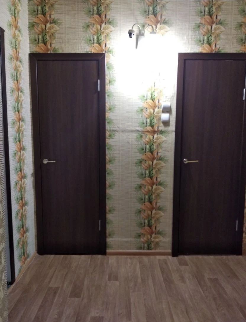 Sale. Three-room apartment. Left Bank