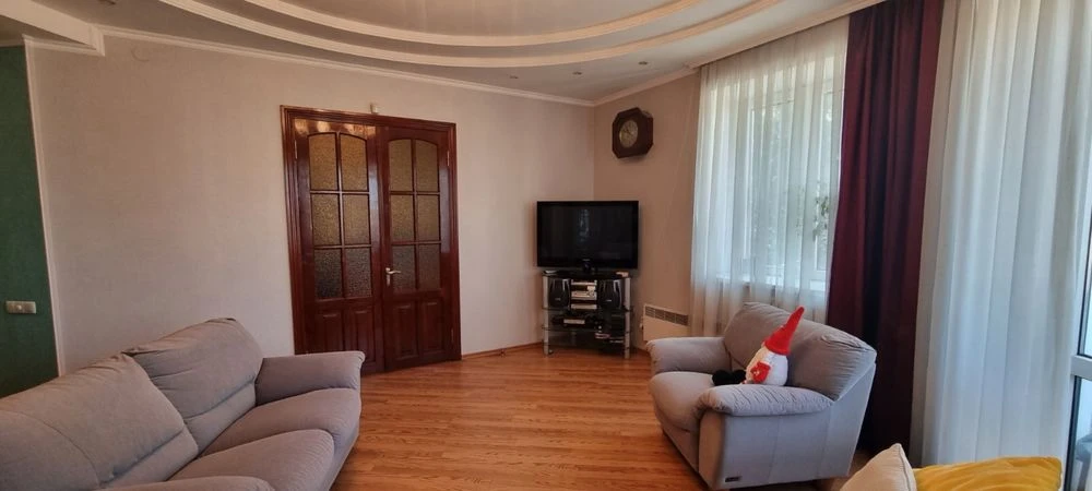 Sale of a 3-room apartment in the center of Kam'yanske SER