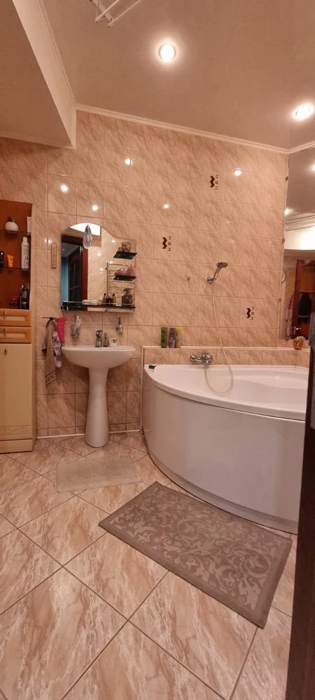 Sale of a 3-room apartment in the center of Kam'yanske SER