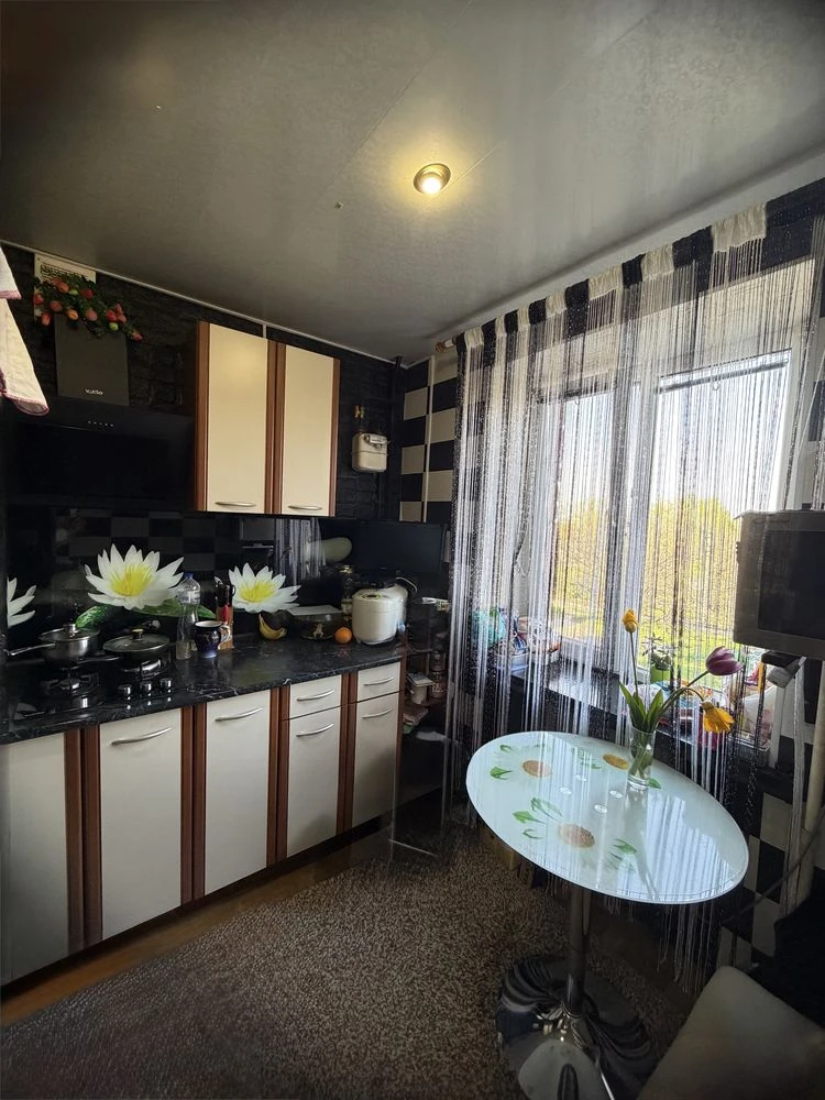 Продається 2-кімнатна квартира в цегляному будинку, проспект Свободи