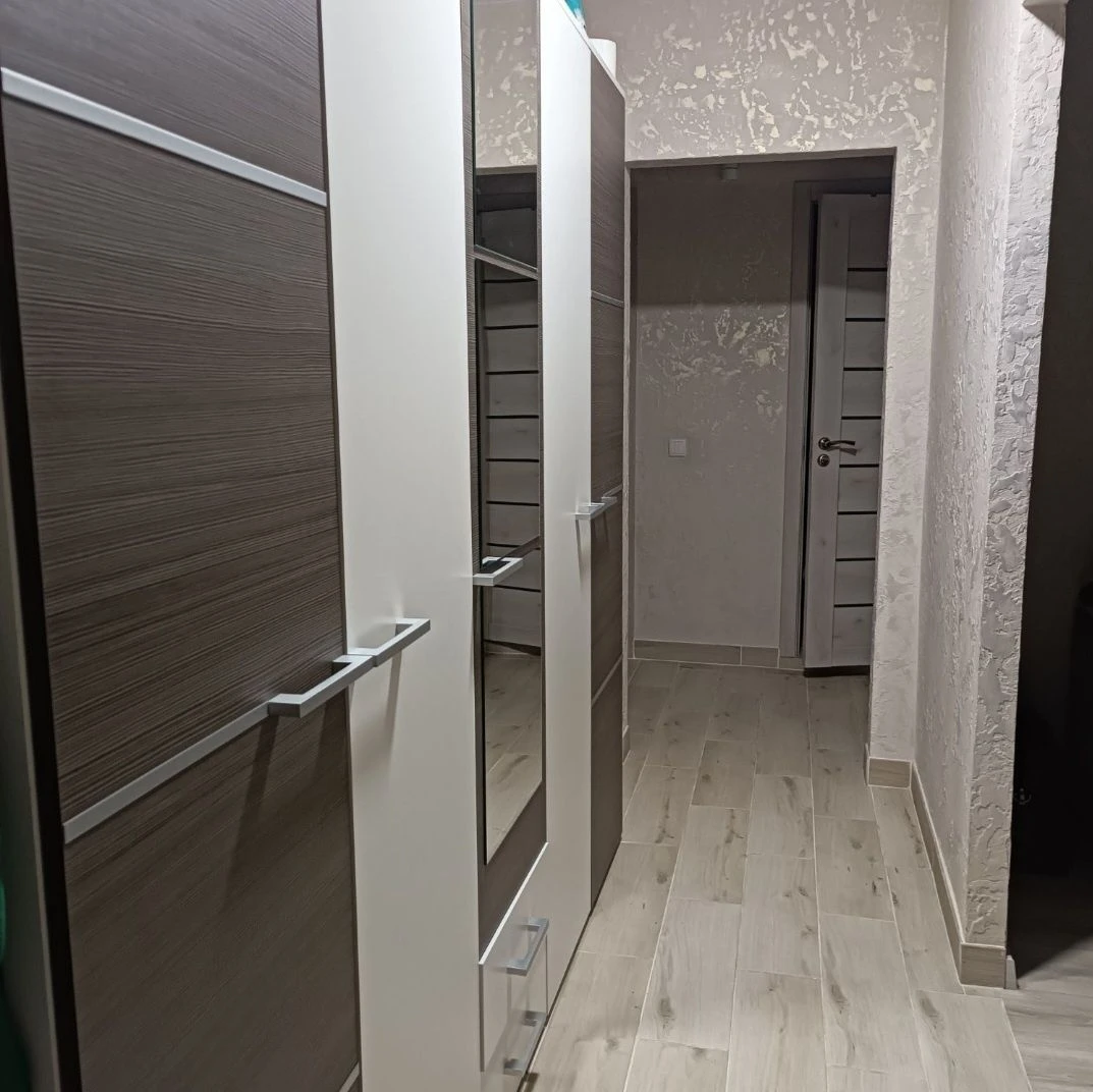 Продается просторная 3к квартира (р-н Зари)
