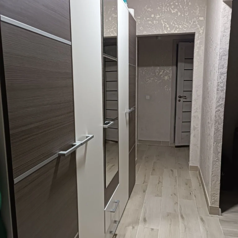 Продается просторная 3к квартира (р-н Зари)