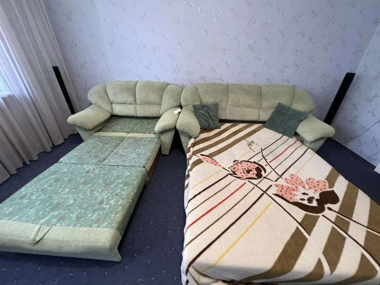 Продаеться  2ух.к.к.70м 2/5 Центр площа вул.Свободи -Широка