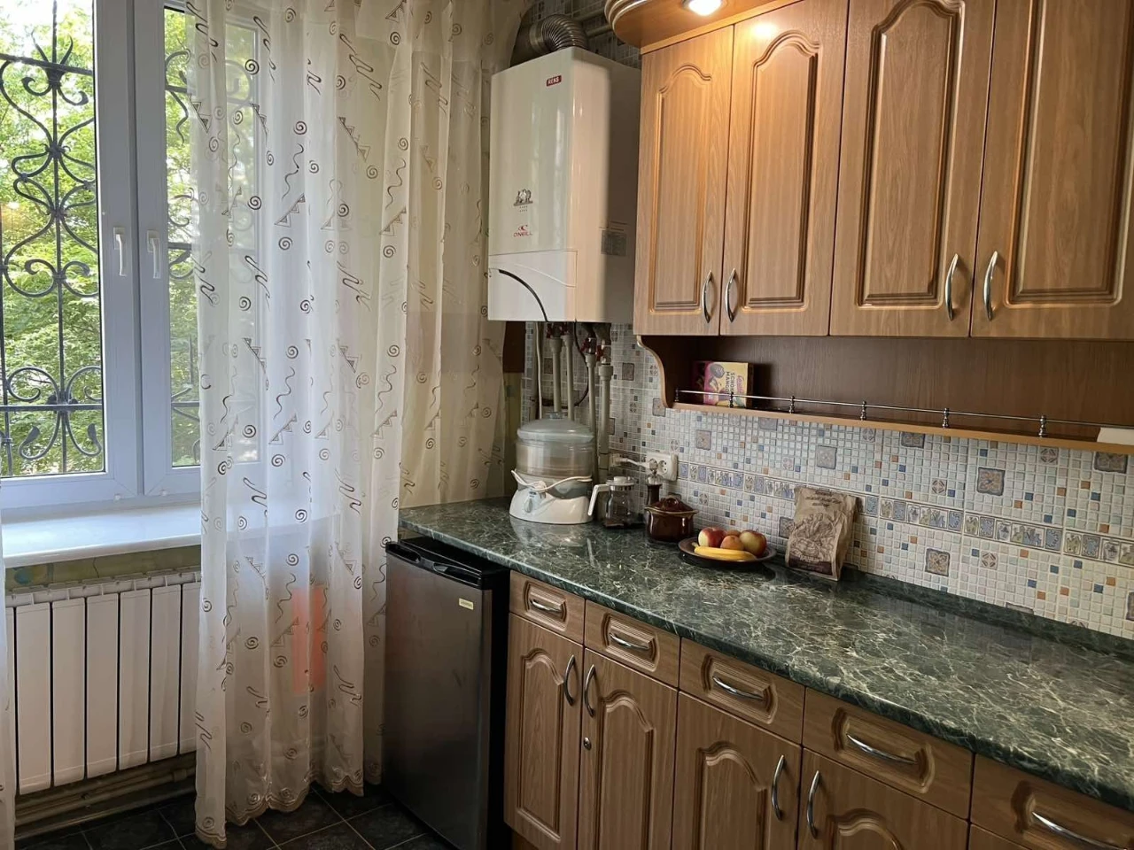 Продаеться  2ух.к.к.70м 2/5 Центр площа вул.Свободи -Широка
