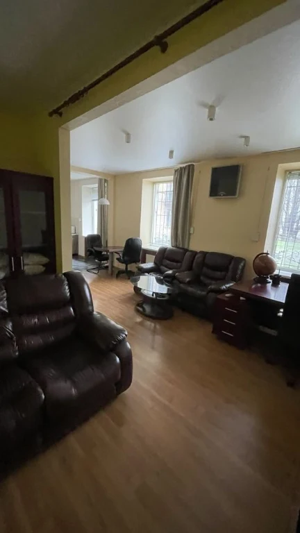 Продам 5 кімнатну квартиру в Центрі міста