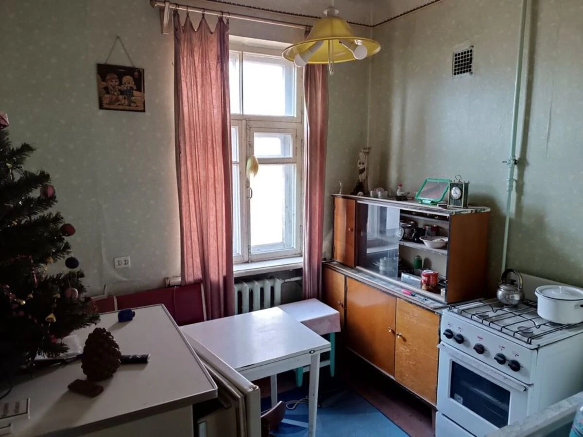Квартира, 3 кімнати, центр міста Кам'янського. Торг! Срочно!