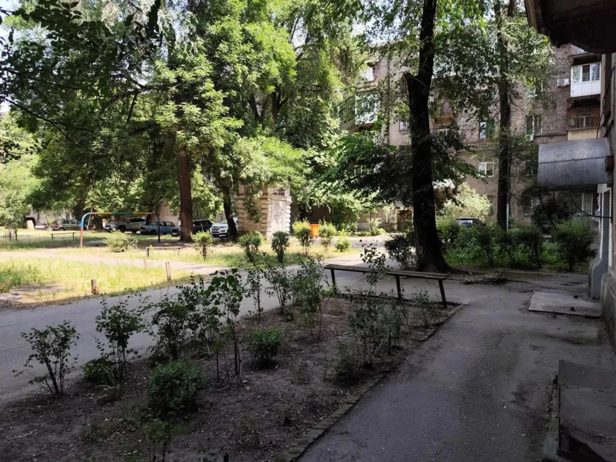 Квартира, 3 кімнати, центр міста Кам'янського. Торг! Срочно!