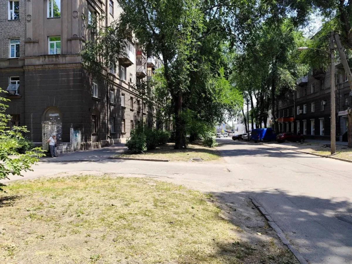 Квартира, 3 кімнати, центр міста Кам'янського. Торг! Срочно!