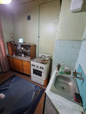 For Sale: 3-bedroom Stalinist apartment in the city center, Kovlechya Street