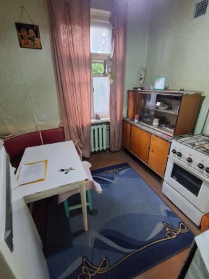 For Sale: 3-bedroom Stalinist apartment in the city center, Kovlechya Street